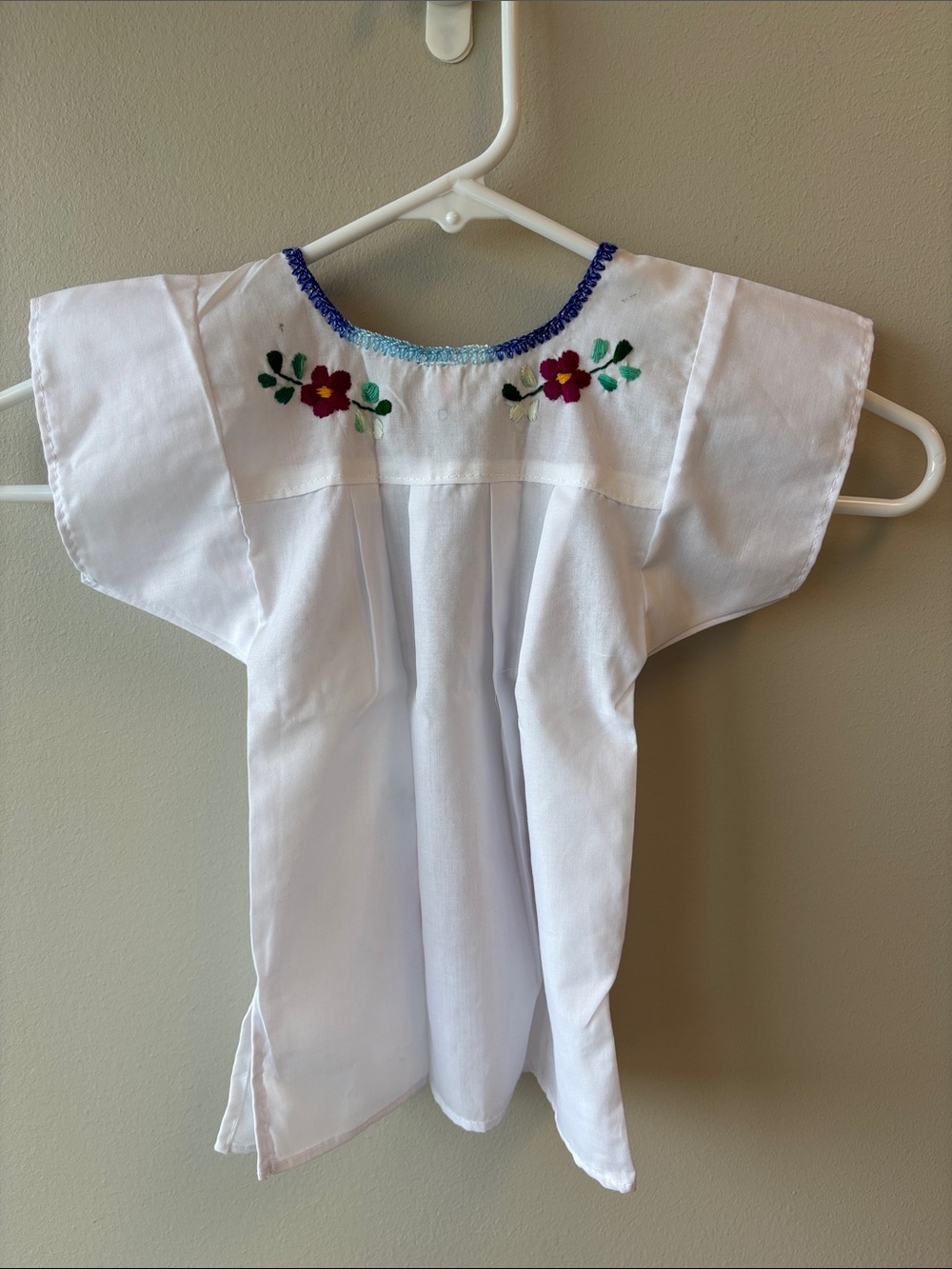 White Mexican Embroidered Floral Blouse Child's Size - Picture 4 of 6